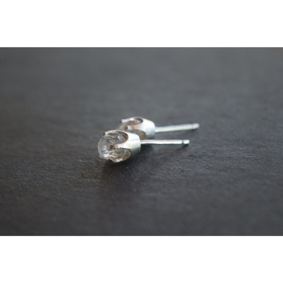 Sterling silver stud earrings, alternative diamond, uncut natural gemsto… - Picture 5 of 5